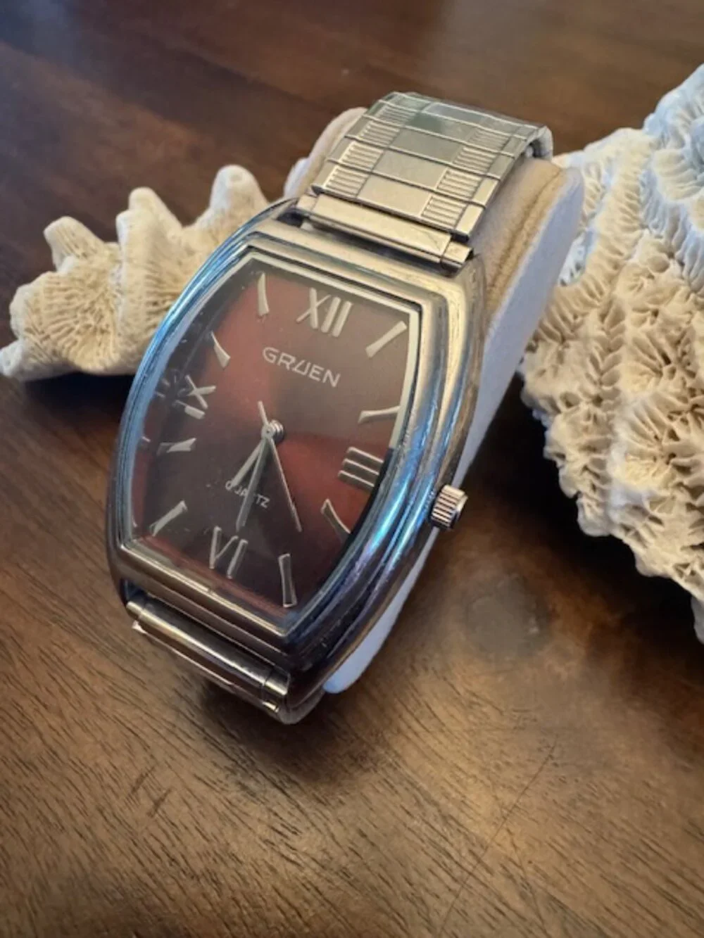 VINTAGE RARE - Gruen Curvex Men's Quartz Tonneau Watch - SR626SW - Brown Dial